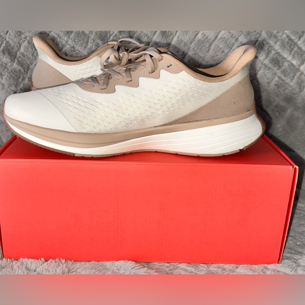 LANE EIGHT Relay Trainer Women’s size 9.5 Latte color